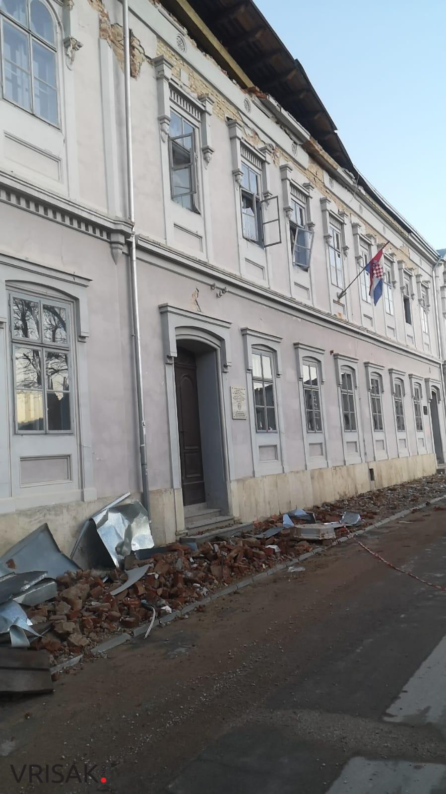 Danas je nekolicina Hercegovaca, zajedno s dva šlepera puna donacija, otišla u Petrinju kako bi pomogli u mjestima pogođenim potresom