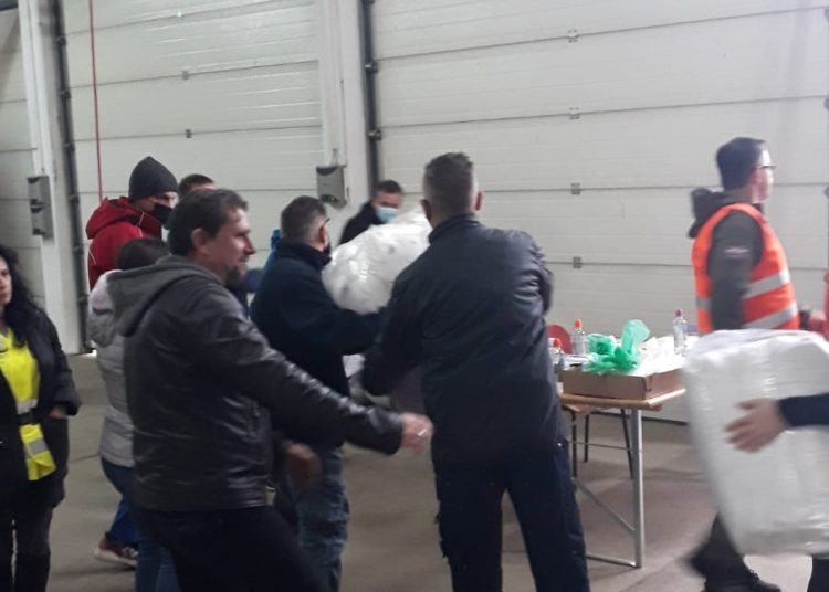 Danas je nekolicina Hercegovaca, zajedno s dva šlepera puna donacija, otišla u Petrinju kako bi pomogli u mjestima pogođenim potresom