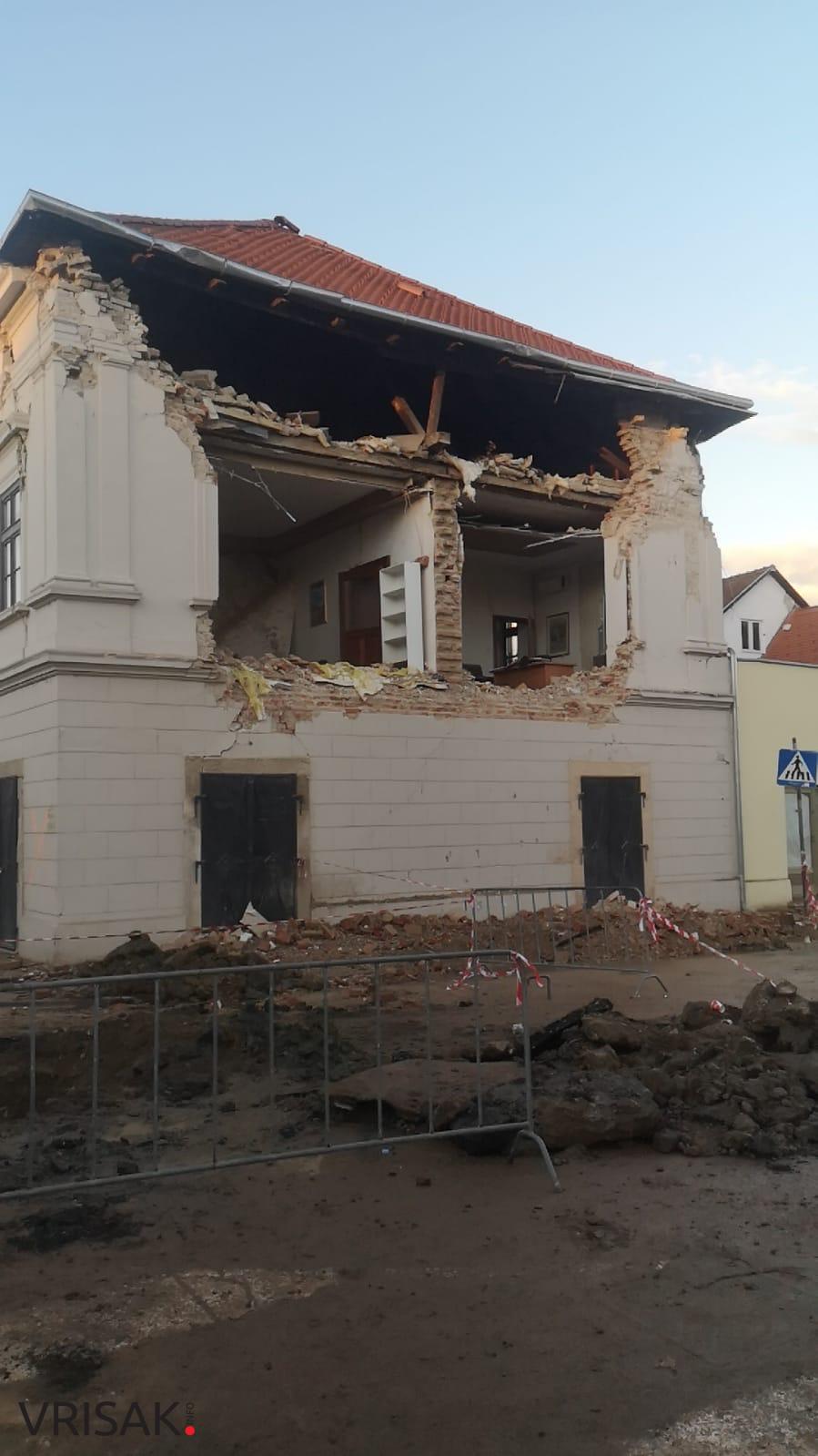 Danas je nekolicina Hercegovaca, zajedno s dva šlepera puna donacija, otišla u Petrinju kako bi pomogli u mjestima pogođenim potresom