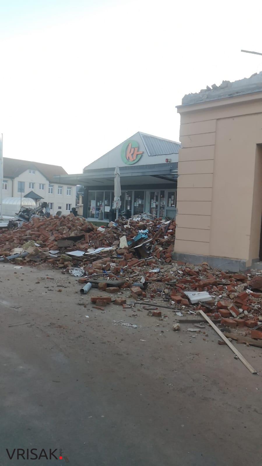 Danas je nekolicina Hercegovaca, zajedno s dva šlepera puna donacija, otišla u Petrinju kako bi pomogli u mjestima pogođenim potresom