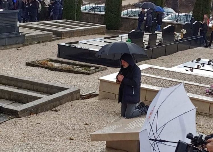 Ogromno mnoštvo Posušana, unatoč kiši, došlo na posljednji ispraćaj 19-godišnje Mirele Rezo