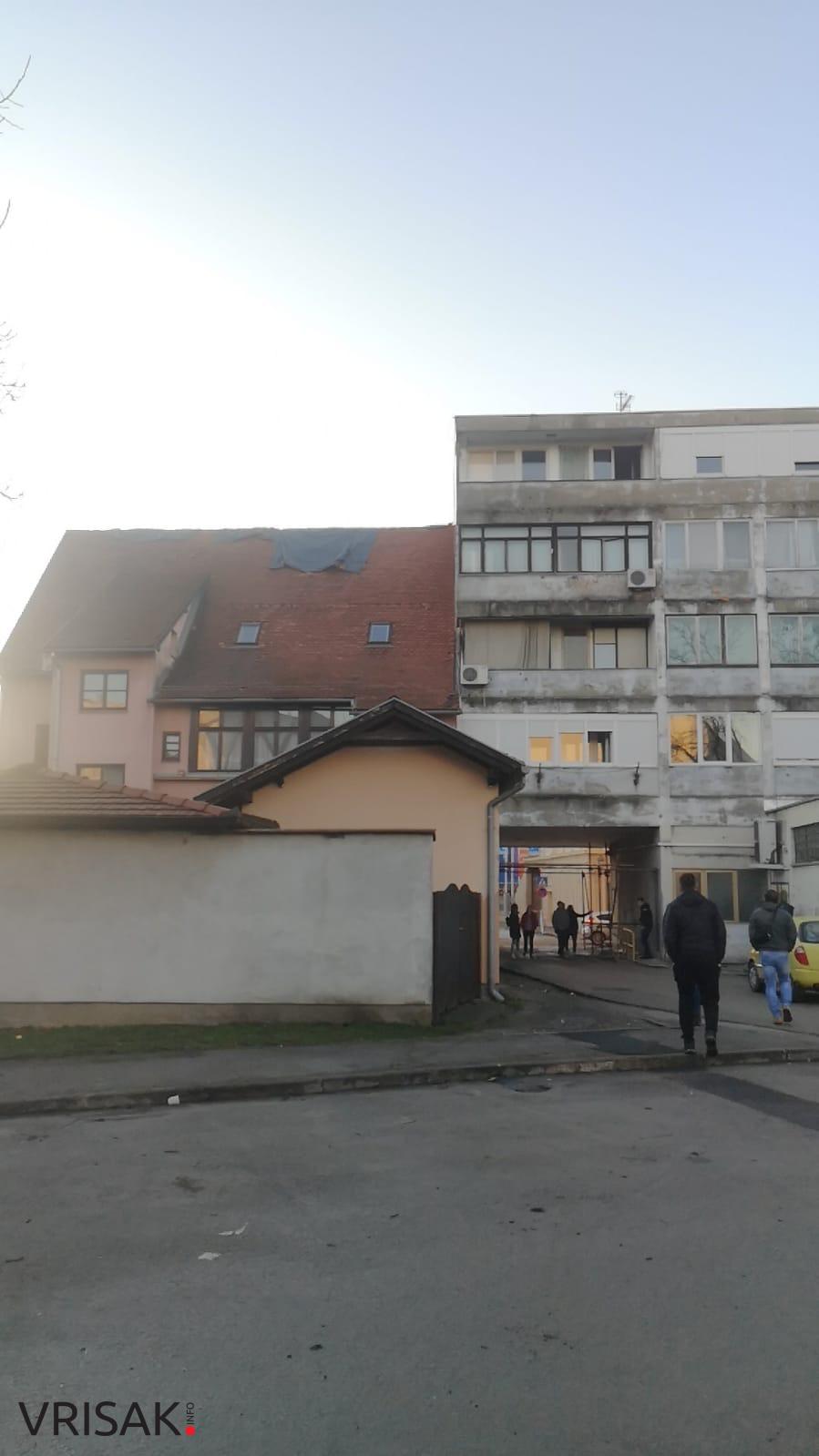 Danas je nekolicina Hercegovaca, zajedno s dva šlepera puna donacija, otišla u Petrinju kako bi pomogli u mjestima pogođenim potresom