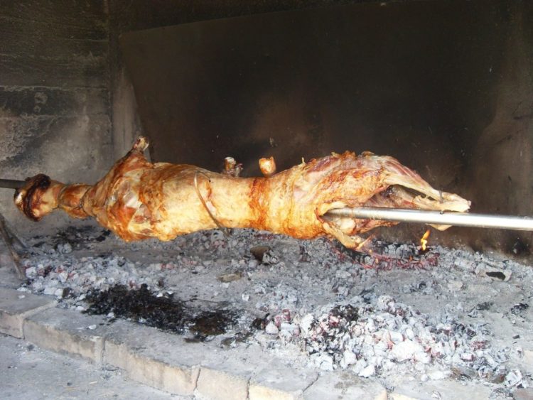 Nesvakidašnji slučaj: Iz restorana ukrali pečeno janje