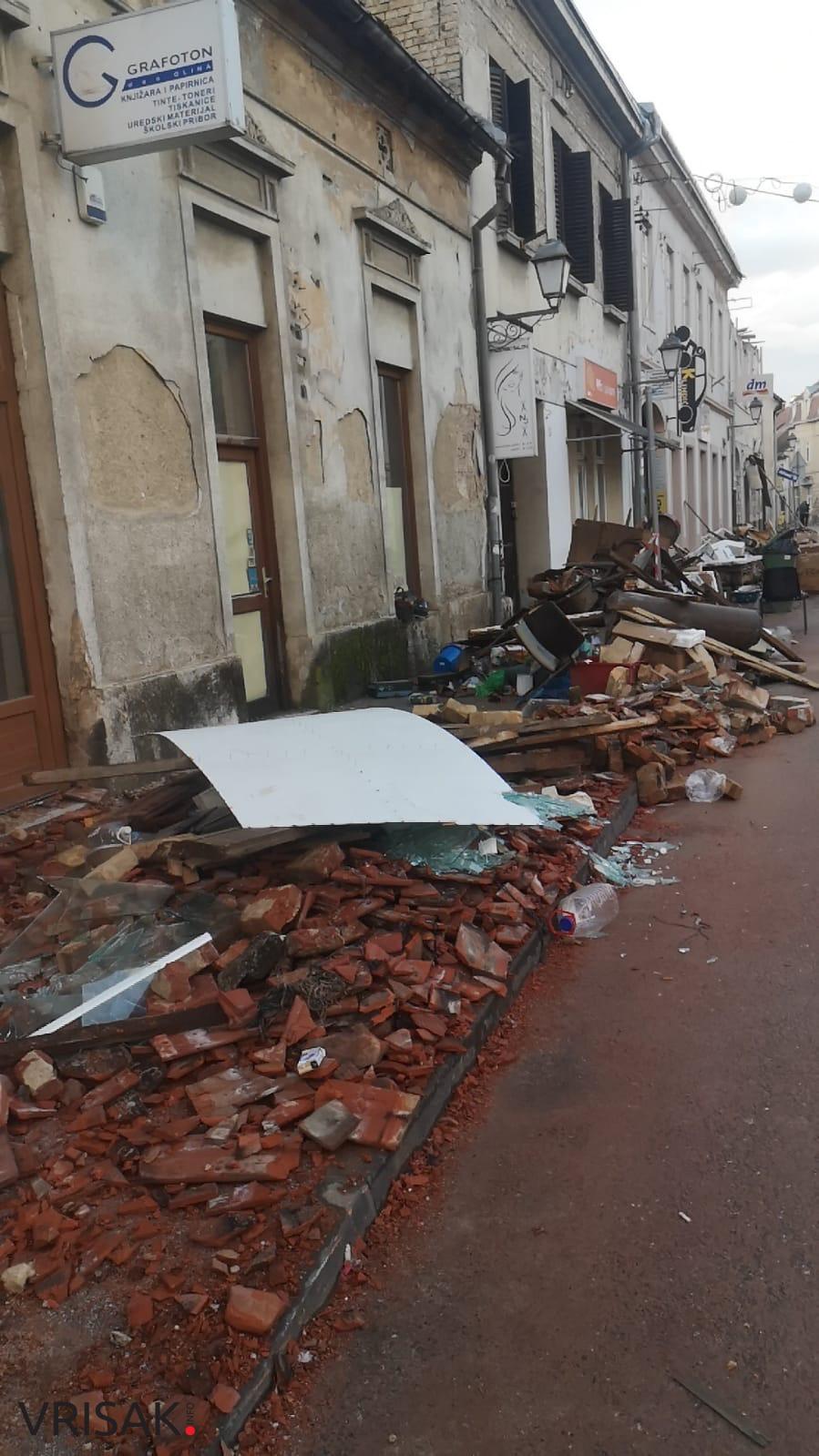 Danas je nekolicina Hercegovaca, zajedno s dva šlepera puna donacija, otišla u Petrinju kako bi pomogli u mjestima pogođenim potresom