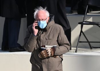 Učiteljica napravila biznis od Berniejevih rukavica