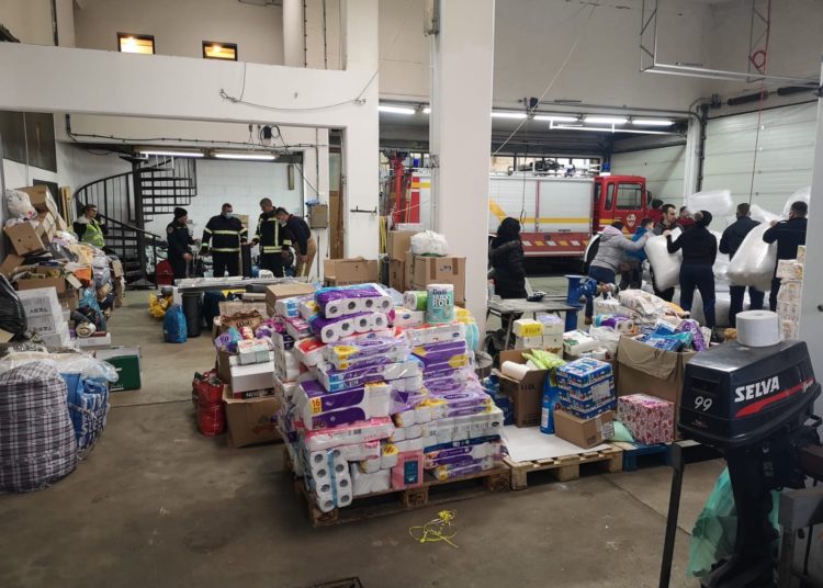 Danas je nekolicina Hercegovaca, zajedno s dva šlepera puna donacija, otišla u Petrinju kako bi pomogli u mjestima pogođenim potresom