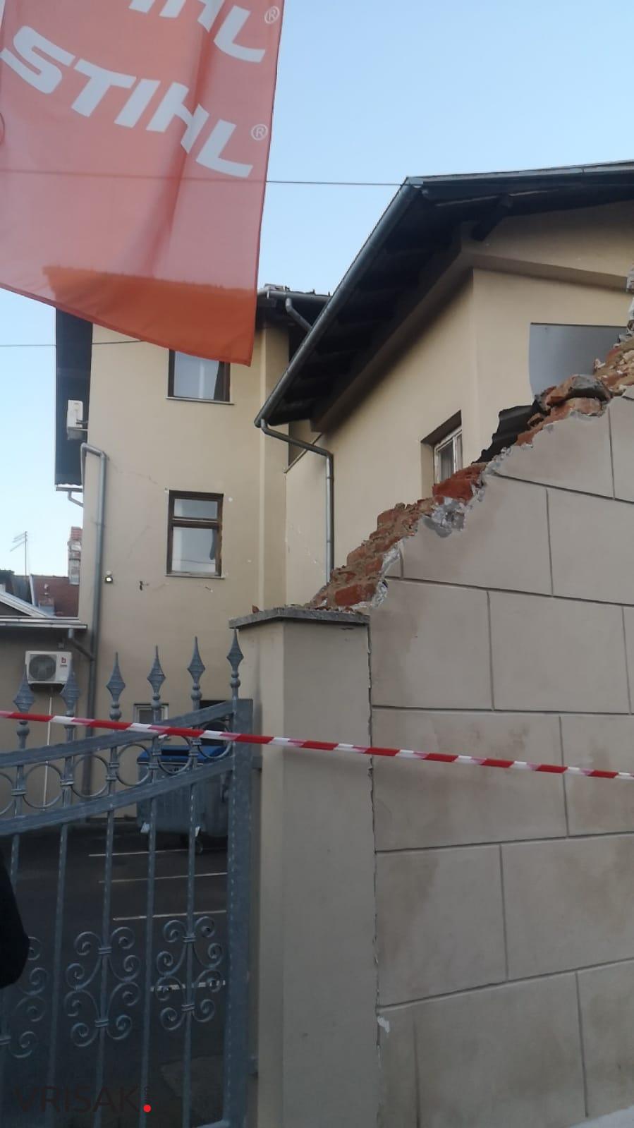 Danas je nekolicina Hercegovaca, zajedno s dva šlepera puna donacija, otišla u Petrinju kako bi pomogli u mjestima pogođenim potresom