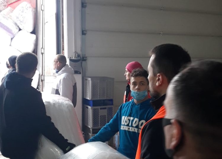 Danas je nekolicina Hercegovaca, zajedno s dva šlepera puna donacija, otišla u Petrinju kako bi pomogli u mjestima pogođenim potresom