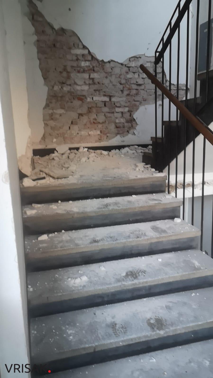 Danas je nekolicina Hercegovaca, zajedno s dva šlepera puna donacija, otišla u Petrinju kako bi pomogli u mjestima pogođenim potresom