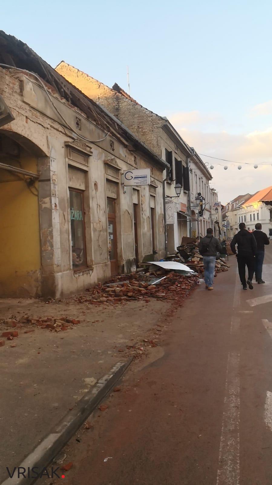 Danas je nekolicina Hercegovaca, zajedno s dva šlepera puna donacija, otišla u Petrinju kako bi pomogli u mjestima pogođenim potresom