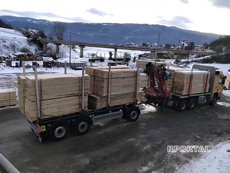 Iz Rame krenula pomoć na Banovinu; Otišlo 10 kamiona s građevinskim materijalom