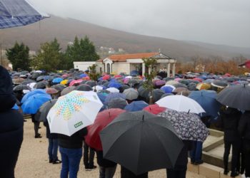 Ogromno mnoštvo Posušana, unatoč kiši, došlo na posljednji ispraćaj 19-godišnje Mirele Rezo