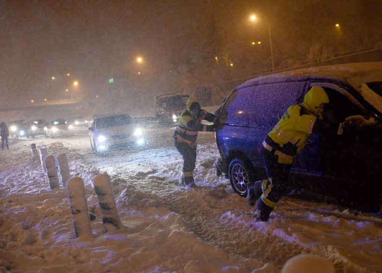 Madrid pogodila nezabilježena snježna mećava, grad je kompletno paraliziran