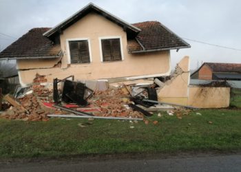 Danas je nekolicina Hercegovaca, zajedno s dva šlepera puna donacija, otišla u Petrinju kako bi pomogli u mjestima pogođenim potresom