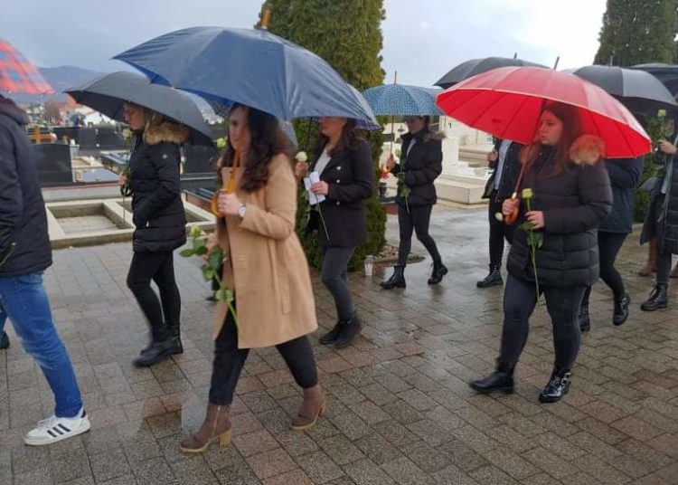 Ogromno mnoštvo Posušana, unatoč kiši, došlo na posljednji ispraćaj 19-godišnje Mirele Rezo
