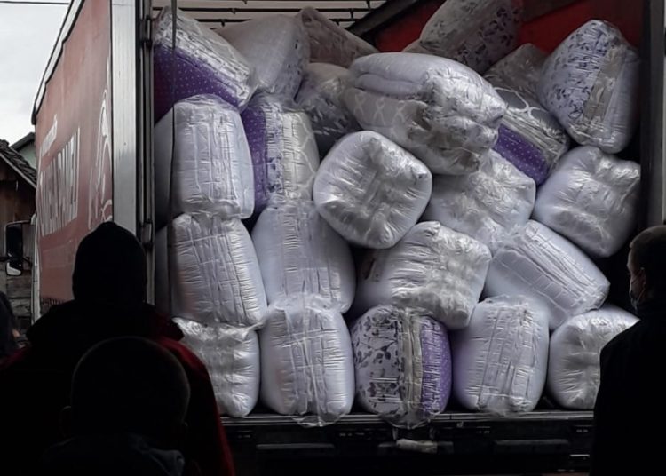 Danas je nekolicina Hercegovaca, zajedno s dva šlepera puna donacija, otišla u Petrinju kako bi pomogli u mjestima pogođenim potresom