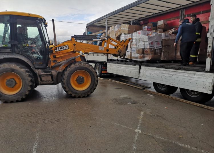 Danas je nekolicina Hercegovaca, zajedno s dva šlepera puna donacija, otišla u Petrinju kako bi pomogli u mjestima pogođenim potresom