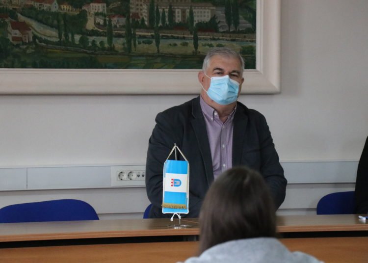Gradonačelnik Kraljević potpisao ugovore s dobitnicima studentskih stipendija