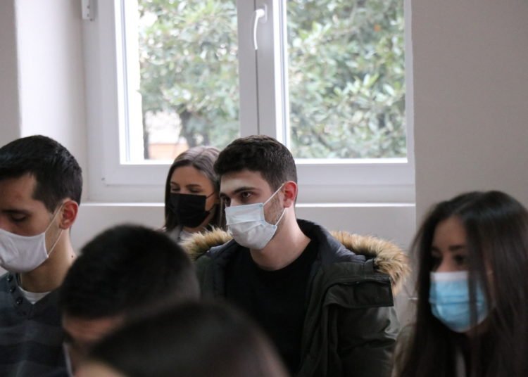 Gradonačelnik Kraljević potpisao ugovore s dobitnicima studentskih stipendija