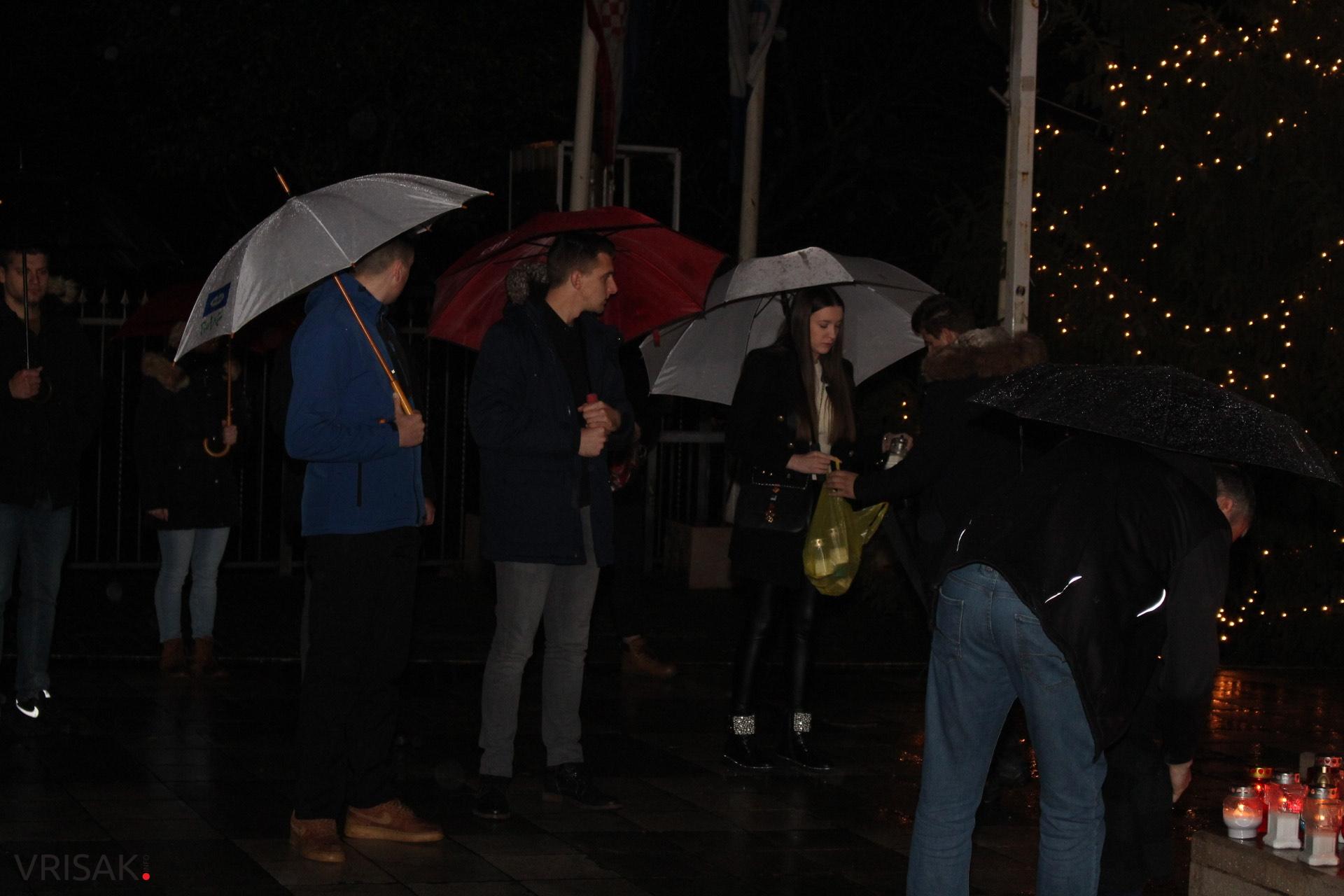 U Širokom Brijegu zapaljene svijeće za naše anđele iz Posušja