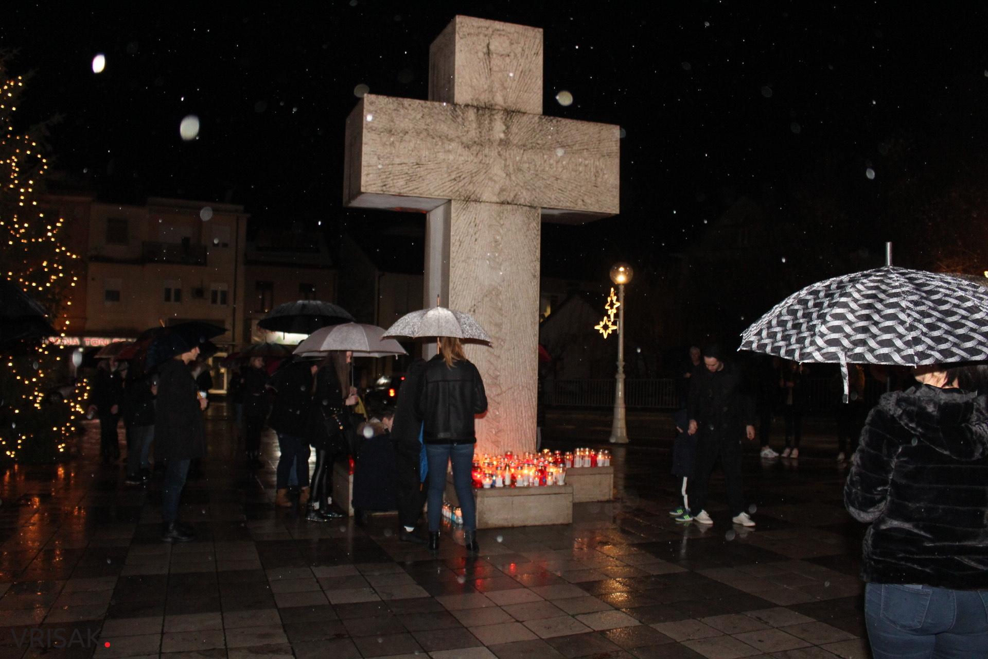 U Širokom Brijegu zapaljene svijeće za naše anđele iz Posušja