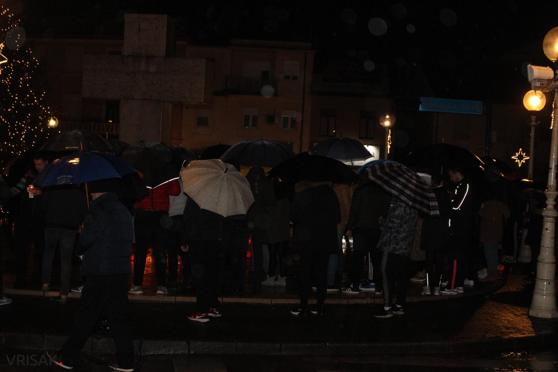 U Širokom Brijegu zapaljene svijeće za naše anđele iz Posušja