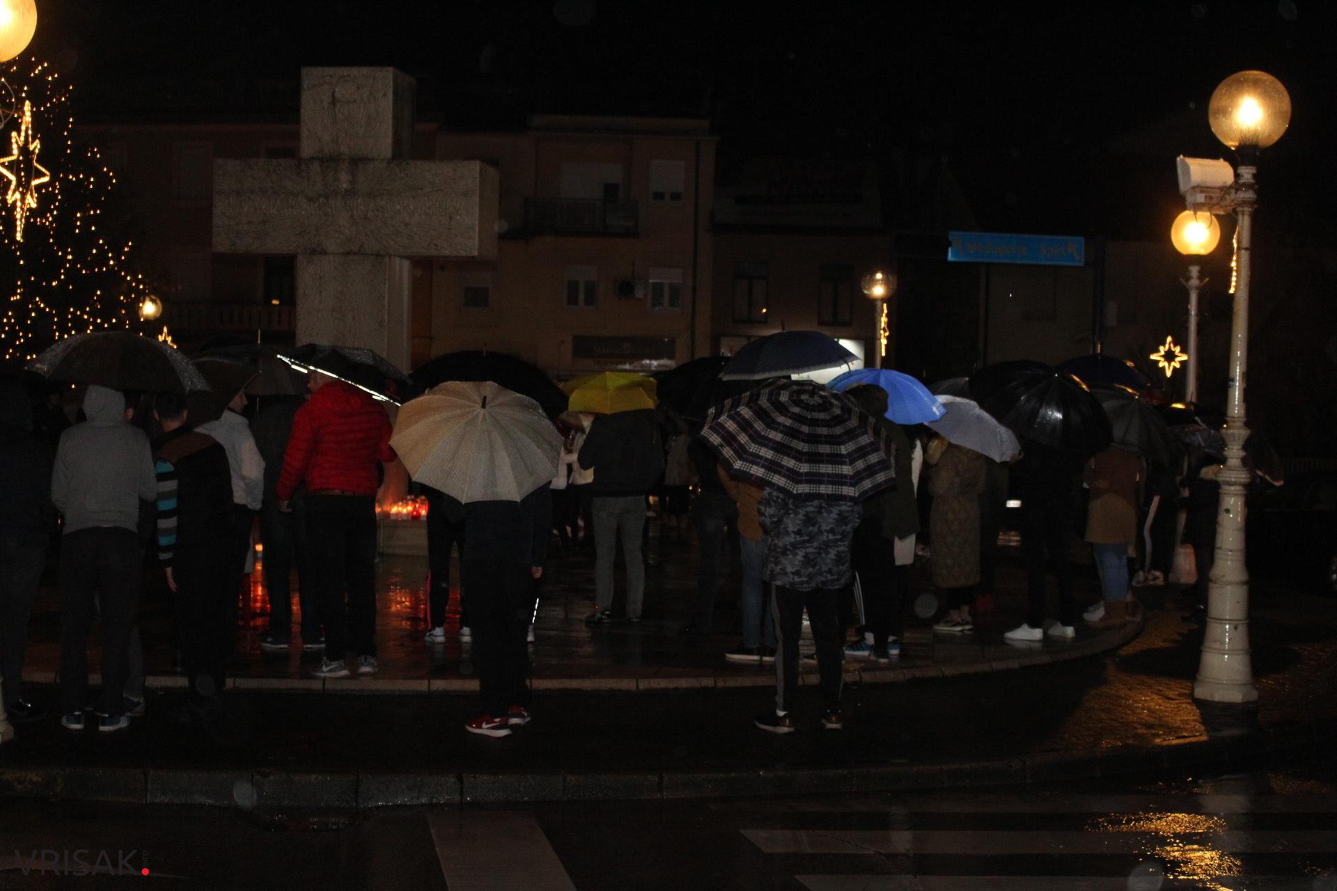 U Širokom Brijegu zapaljene svijeće za naše anđele iz Posušja