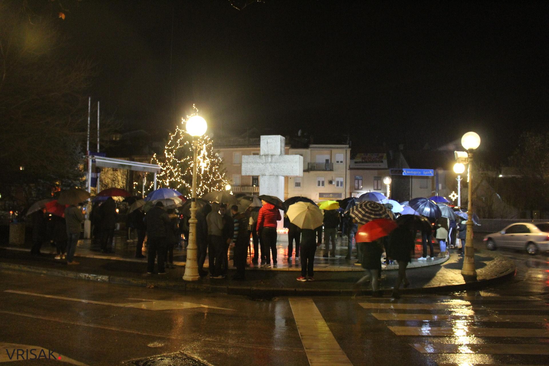 U Širokom Brijegu zapaljene svijeće za naše anđele iz Posušja