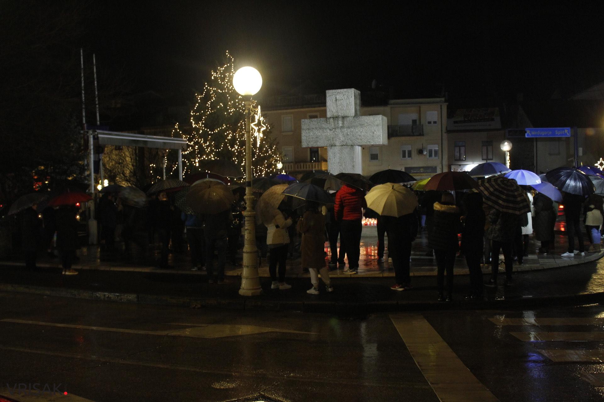 U Širokom Brijegu zapaljene svijeće za naše anđele iz Posušja