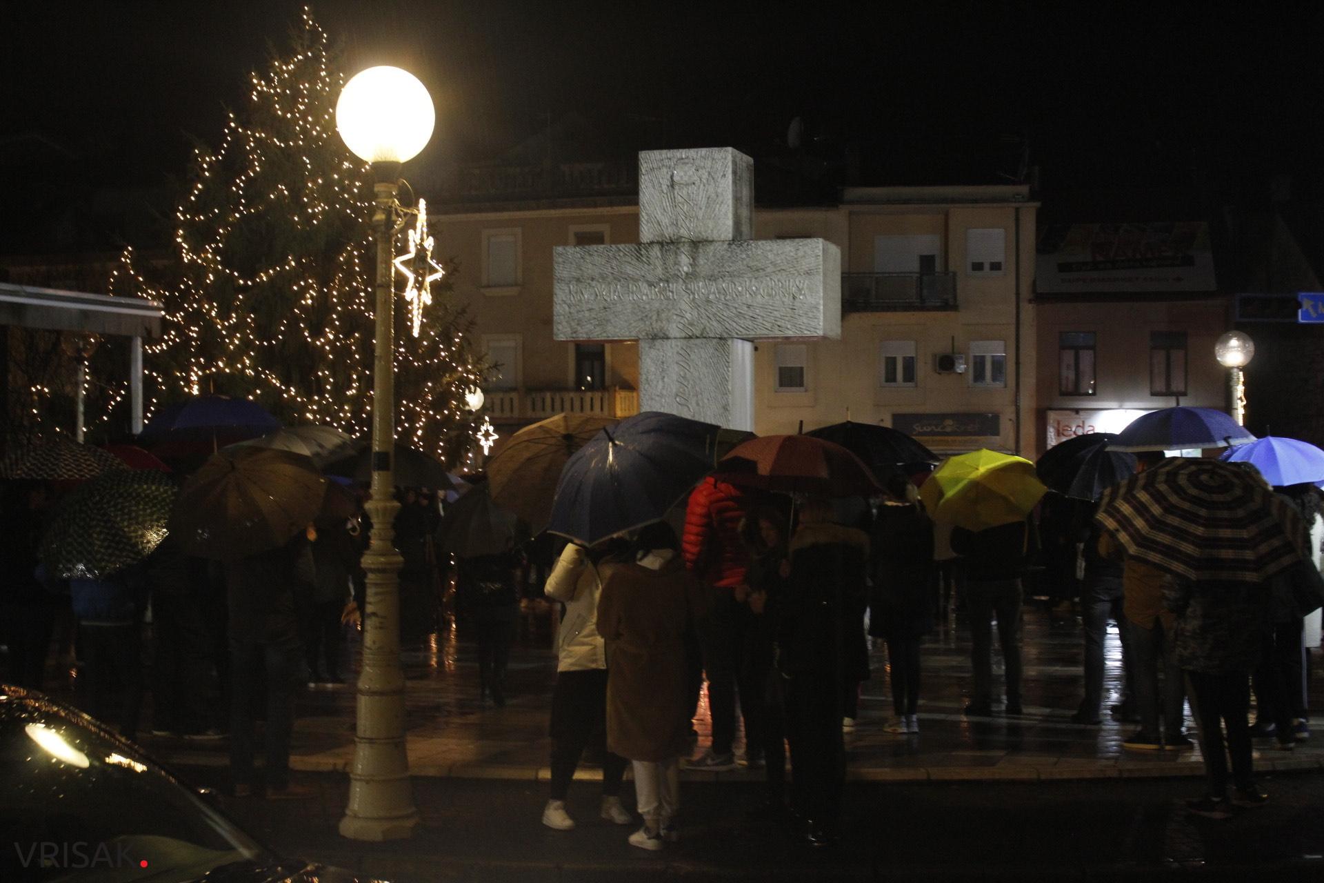 U Širokom Brijegu zapaljene svijeće za naše anđele iz Posušja