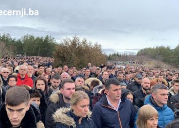 Rakitno: Nezapamćena slika šest bijelih lijesova ispred crkve