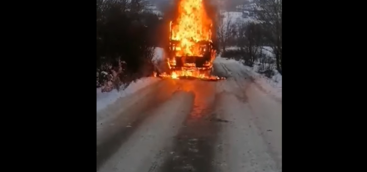 Dramatična snimka u BiH: Pogledajte kako je vatra progutala kamion