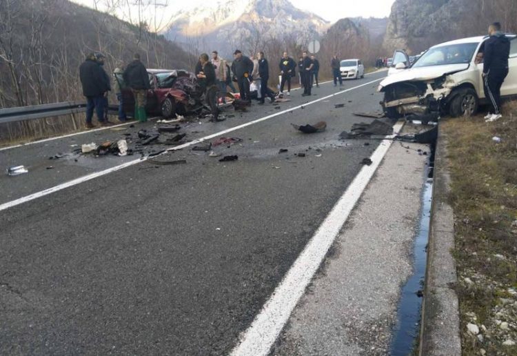 Teška prometna nesreća u Grabovici, poginule dvije osobe