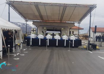 Rakitno: Nezapamćena slika šest bijelih lijesova ispred crkve