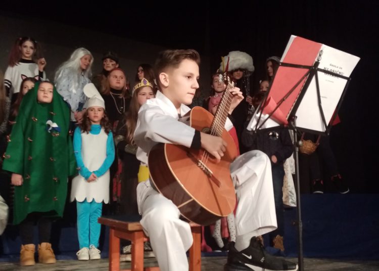 “Koncert pod maskama” Glazbene škole Široki Brijeg