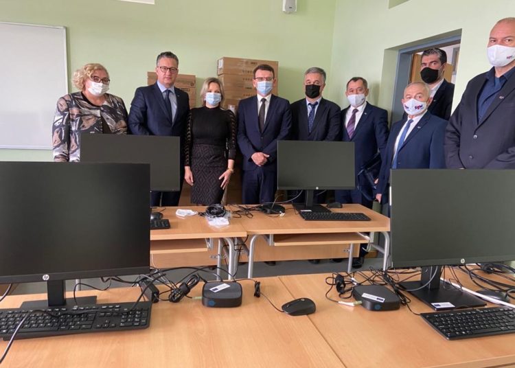 Sveučilišni centar Posavina dobio informatičku učionicu