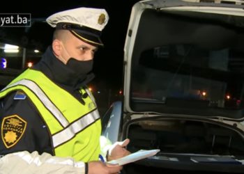 Policajac ga pitao hoće li se alkotestirati: “Moram nazvati jednog velikog jarana pa ti javim” (Video)