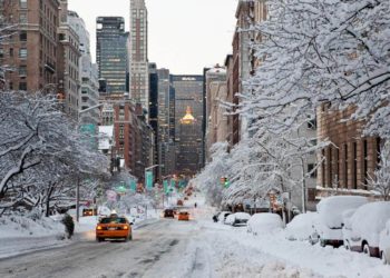 Snježna oluja u SAD-u: U New Yorku palo preko pola metra snijega