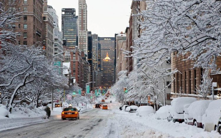 Snježna oluja u SAD-u: U New Yorku palo preko pola metra snijega