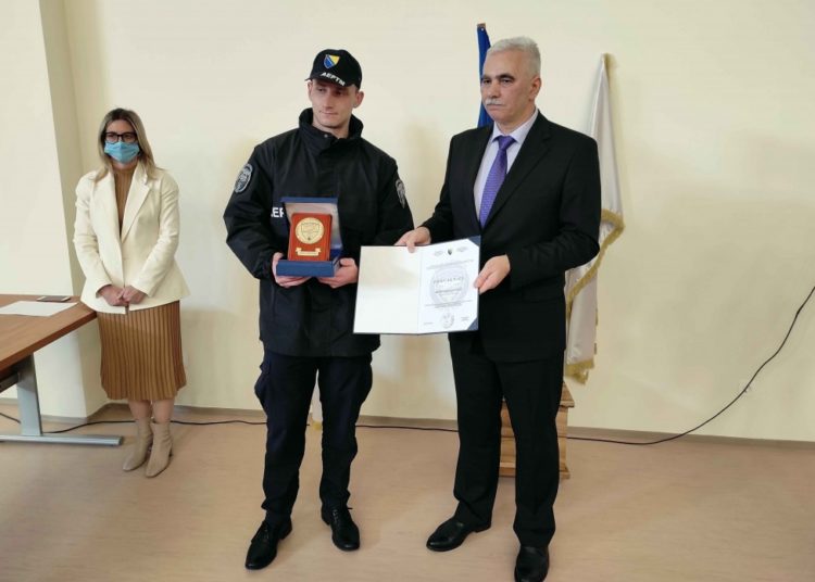 U Mostaru osam kadeta promovirano u policajce SIPA-e