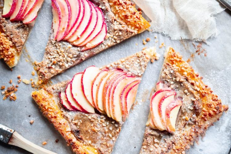 Brzinska slastica od lisnatog tijesta, oraha i jabuka