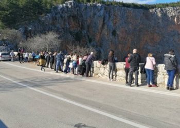 Najduži šank u Hrvatskoj: Prizor iz Imotskog hit na Facebooku