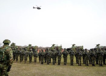 Srbija uvodi obvezni vojni rok i intoniranje himne u školama: Što se krije iza svega?