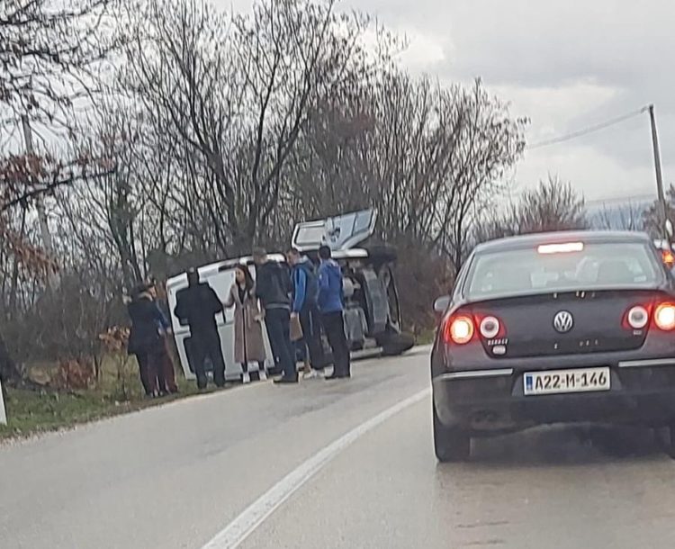 Široki Brijeg: U Knešpolju sletio kombi