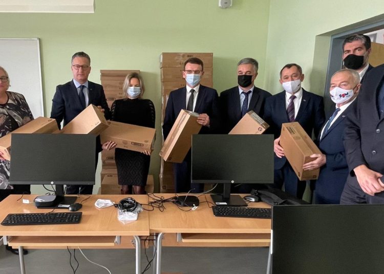 Sveučilišni centar Posavina dobio informatičku učionicu