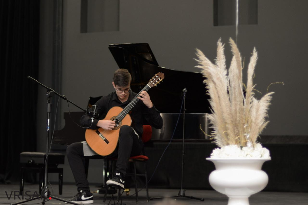 U Ljubuškom održan humanitarni koncert za Glazbenu školu Frana Lhotke u Sisku