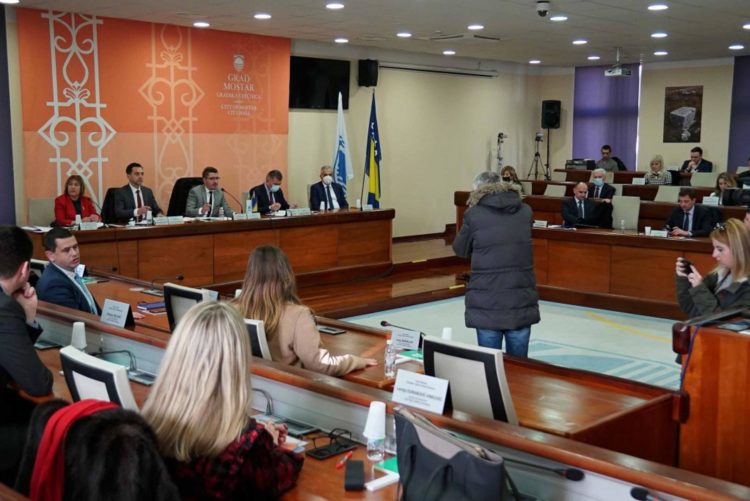 Prekinuta sjednica Gradskog vijeća Mostar; Nastavak u ponedjeljak