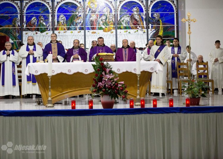 U crkvi sv. Petra i Pavla proslavljena Sveta misa za pobijene fratre i puk u Mostaru