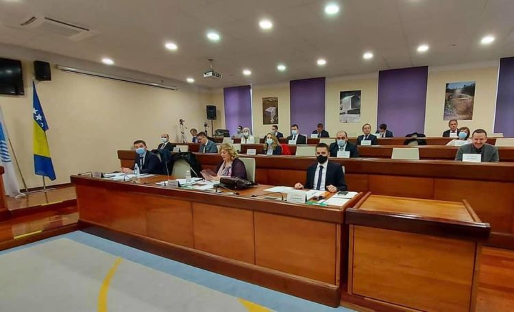 Nedoumice i pauze u Gradskom vijeću Mostara: Kako omogućiti glasovanje Boški Ćavar, koja nije na sjednici