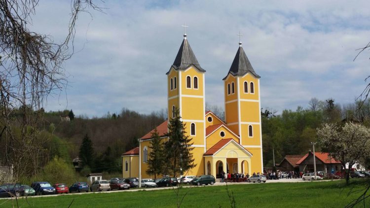 Opljačkana katolička crkva u Šurkovcu